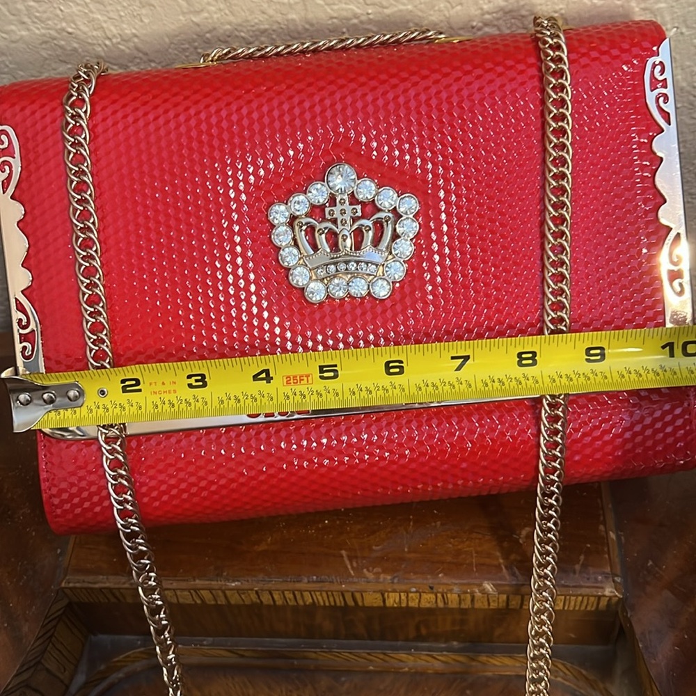 🔥Red and Gold/Silver Clutch with Chain Strap and Queen Crown Emblem BNWOT - Picture 2 of 7